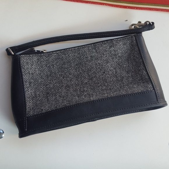 Coach Handbags - Coach clutch